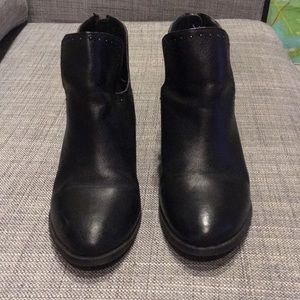 LIKE NEW Steve Madden Digits black LEATHER bootie